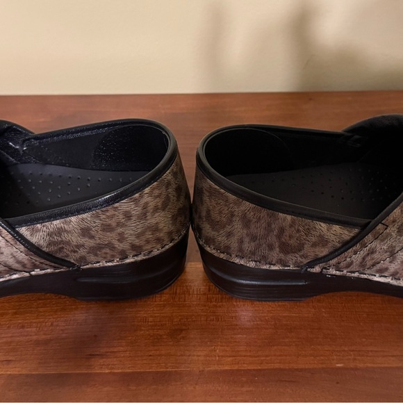 Sanita Clogs Shoes Size 38 EU, US 7/7.5,  Women Leopard Cheetah Comfort EUC - Picture 7 of 7